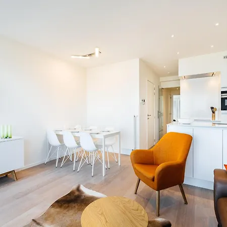 On Zeedijk With Stunning Sea View, Cleaning Included 아파트 *