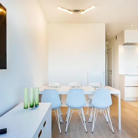 On Zeedijk With Stunning Sea View, Cleaning Included 아파트 *