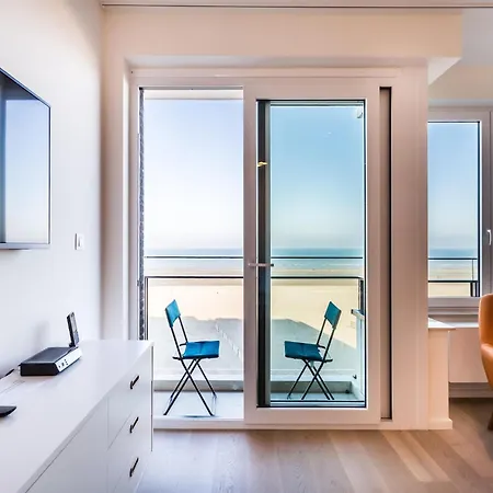 On Zeedijk With Stunning Sea View, Cleaning Included 코크시데