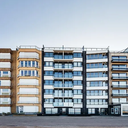 On Zeedijk With Stunning Sea View, Cleaning Included *